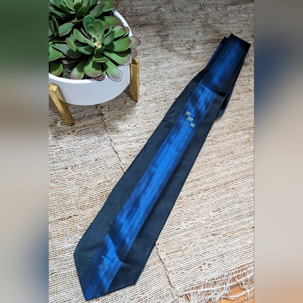 Gianni Versace tie in Electric Blue